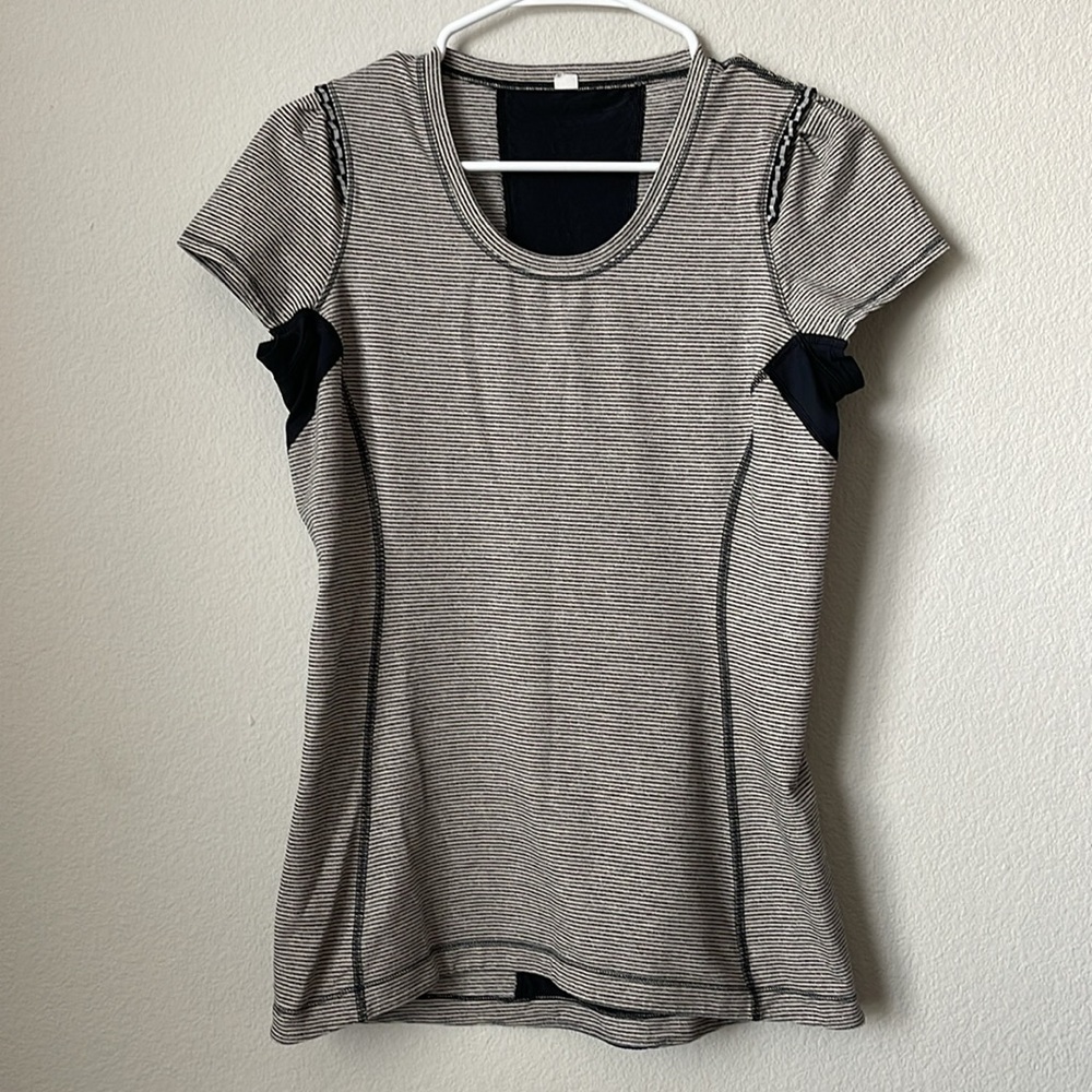 🤍 Lululemon black and white striped top